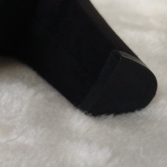 14th & Union Velvet Strap Pump - Picture 8 of 9